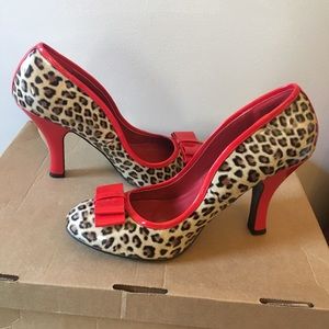 Pin Up Couture Pumps NEW and Amazing!